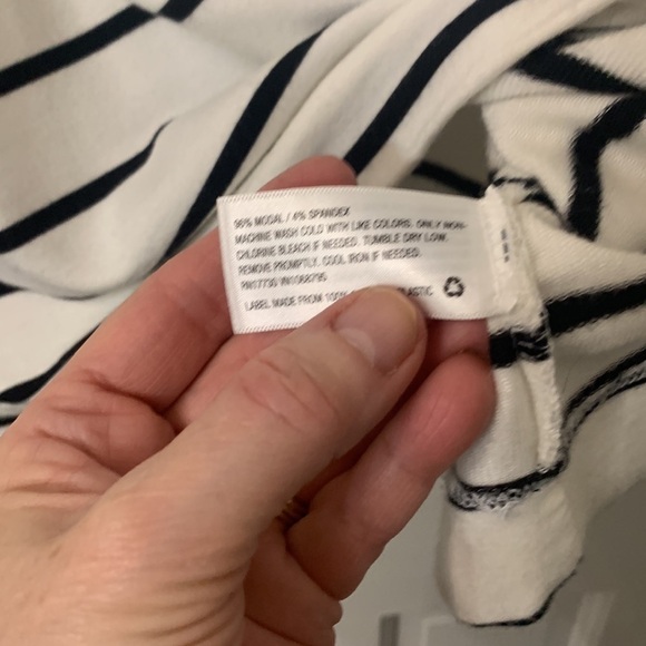 Black and off white relaxed turtle neck tee long sleeves modal soft medium - Picture 3 of 3